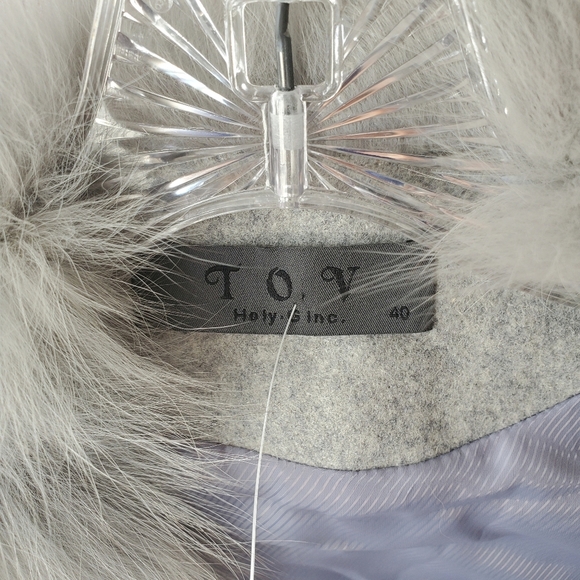 NEW TOV Holy G Grey Studded Fox Fur Vest - Picture 2 of 6